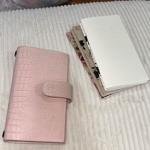 Blush pink Gillio Giramondo Deluxe travelers notebook